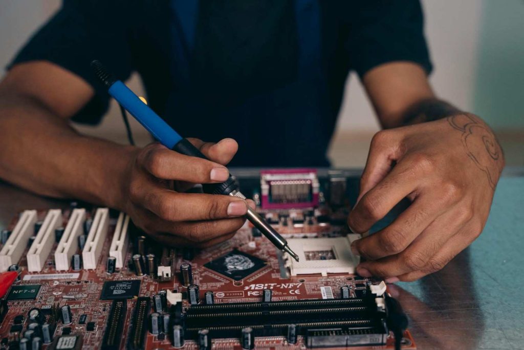Reduce IT Costs by 40%: Real Strategies Enterprises Use Beyond OEM Support
